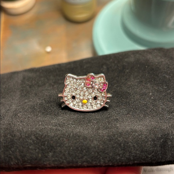 Hello Kitty Crystal Ring - Picture 1 of 2
